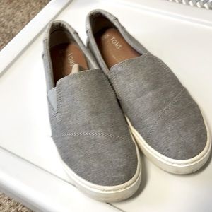 Toms
